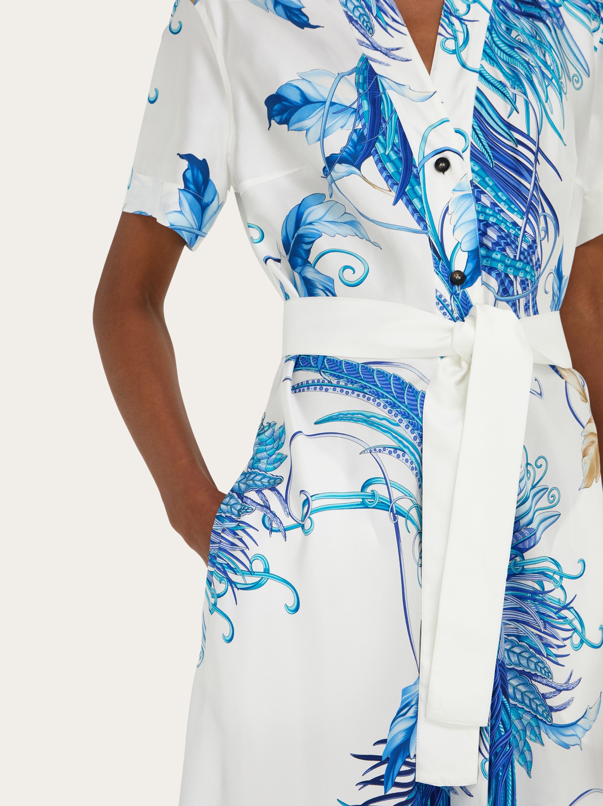 新品未使用タグ付★Salvatore Ferragamo★シルク★ワンピース Feather show print asymmetric midi dress - Women | Ferragamo