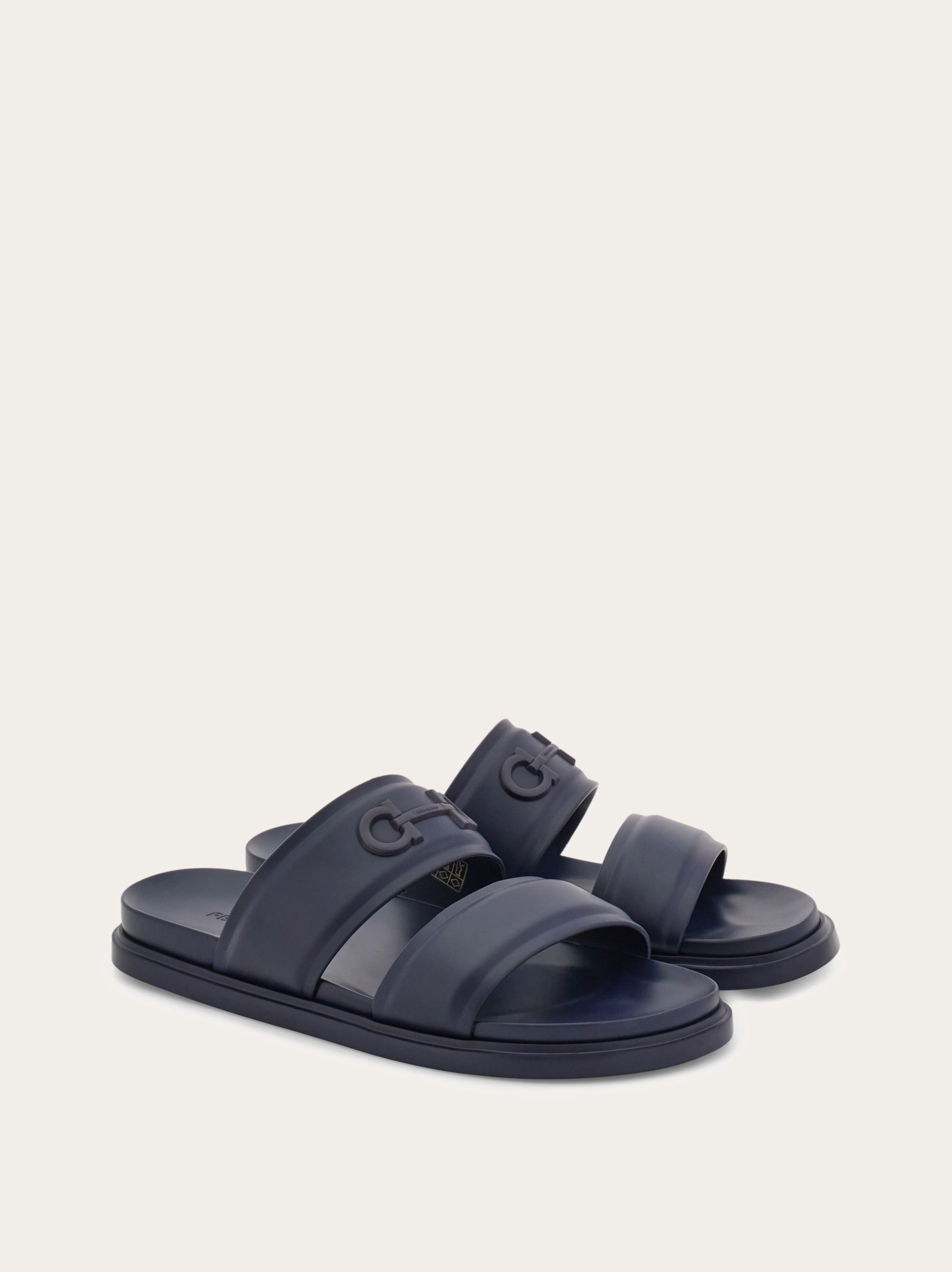 う*ど様 Salvatore Ferragamo サンダル Gancini ornament slide - Men | Ferragamo
