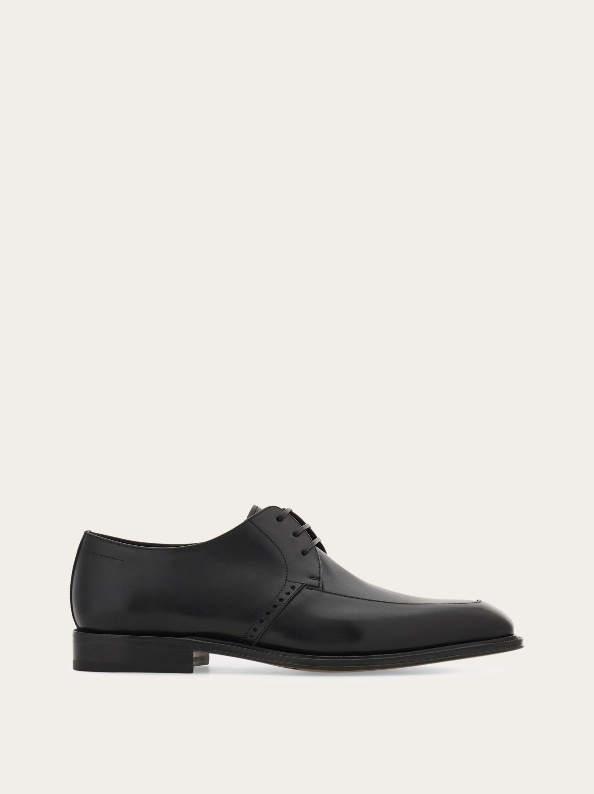 Ferragamo 黒 ビジネスシューズ 革靴　8EE 26〜26.5 Derby shoe - Men | Ferragamo