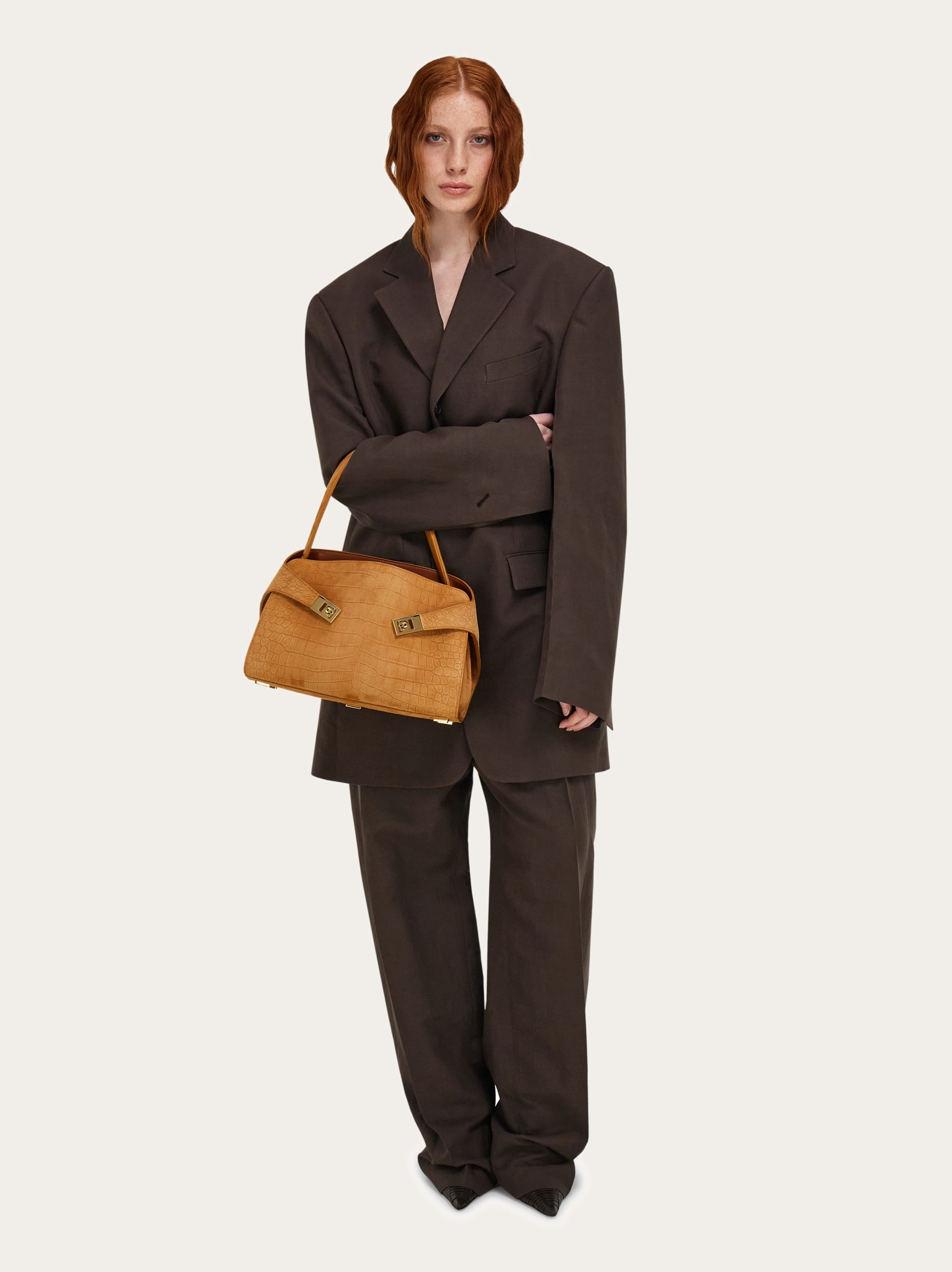 Hug Soft shoulder bag (M) - Women | Ferragamo