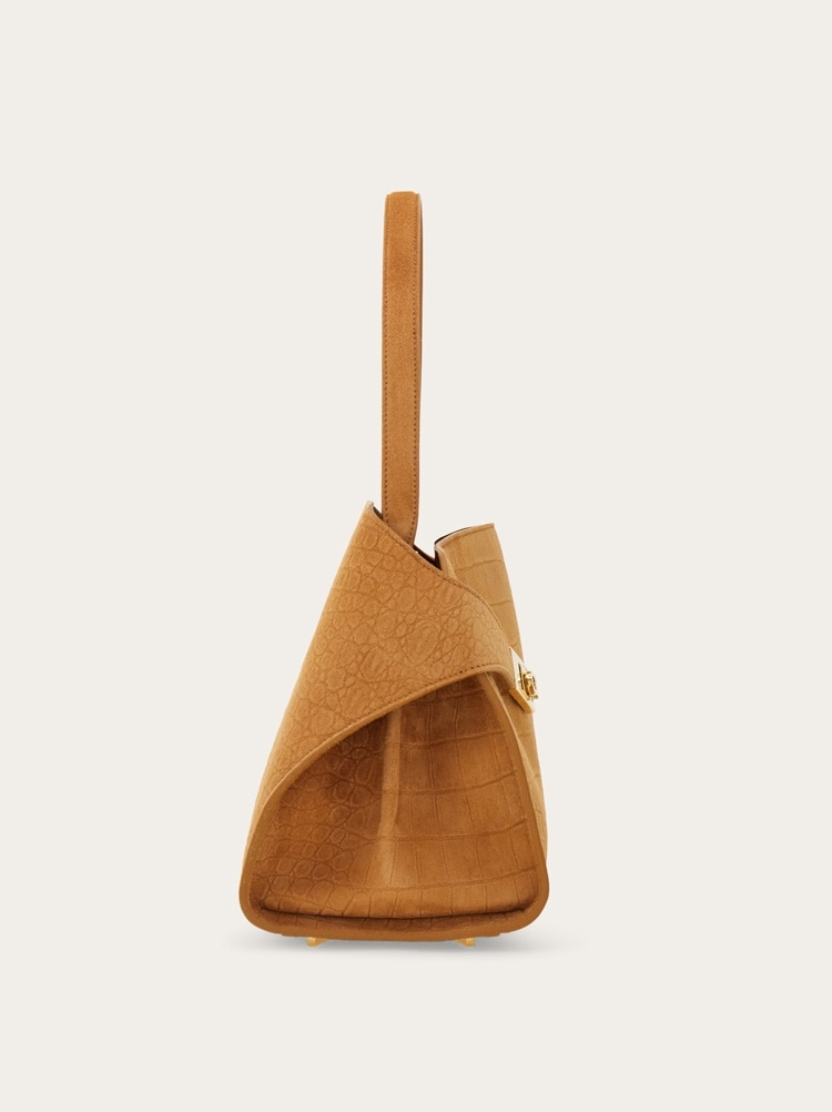 Hug soft shoulder bag (M) Gallery image 4