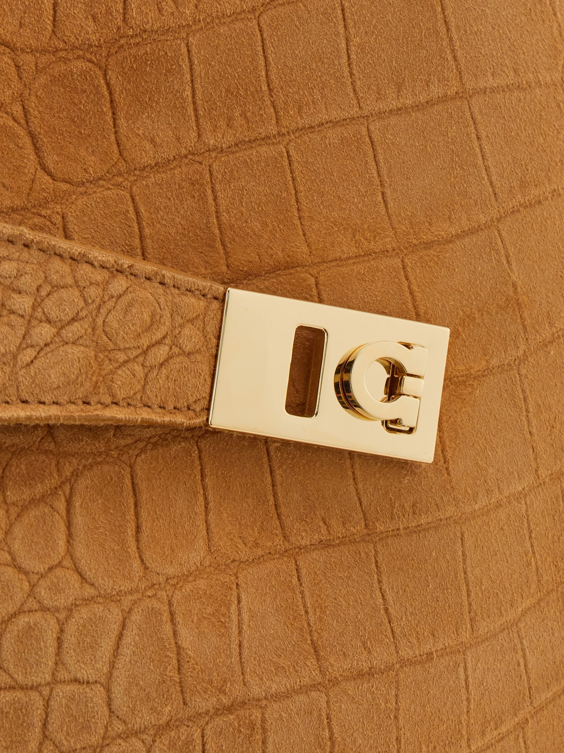 Hug Soft shoulder bag (M) - Women | Ferragamo