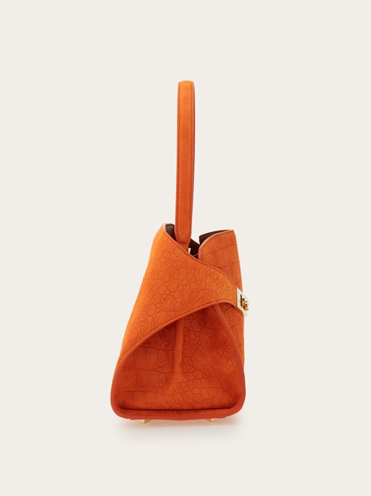 Hug soft shoulder bag (M) Gallery image 4