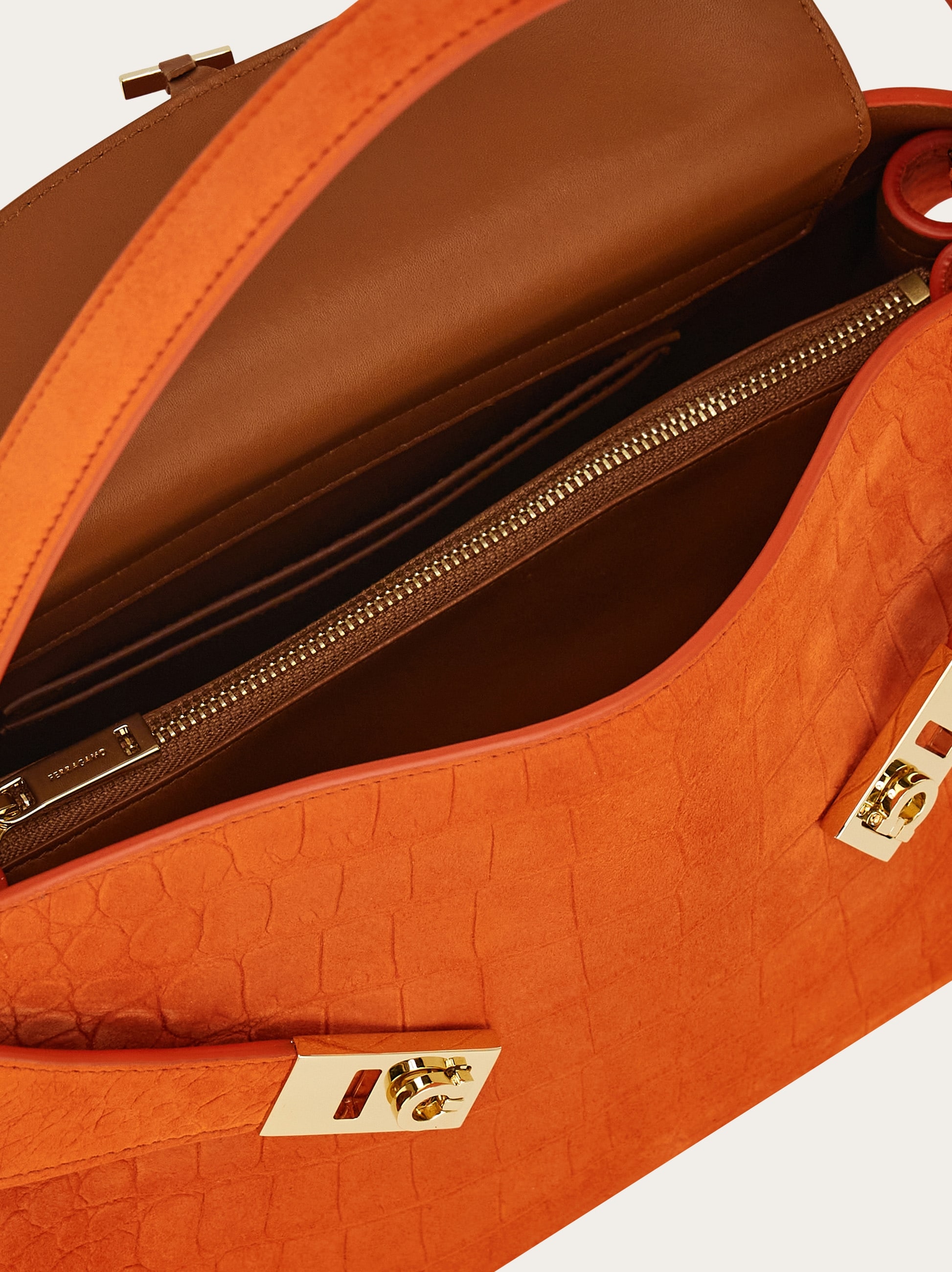 Hug ソフト ワンショルダーバッグ(M) - ウィメンズ | Ferragamo