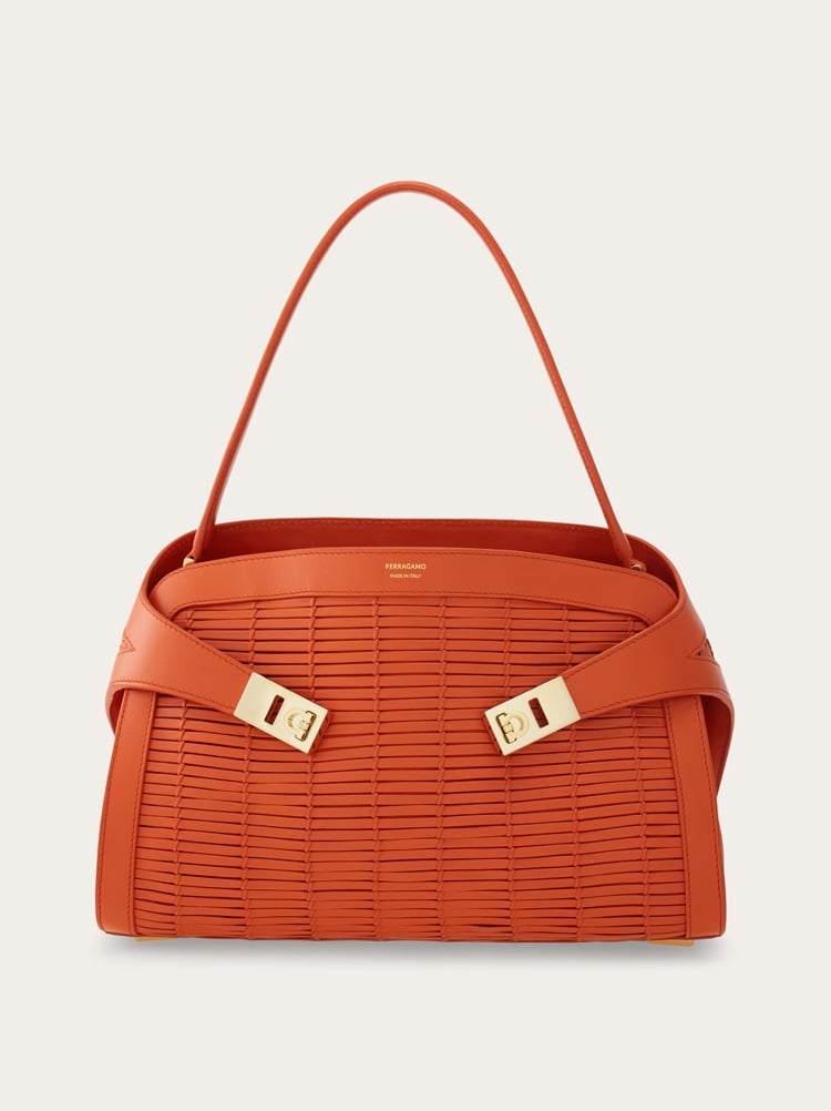 Hug handbag (M) Gallery image 1