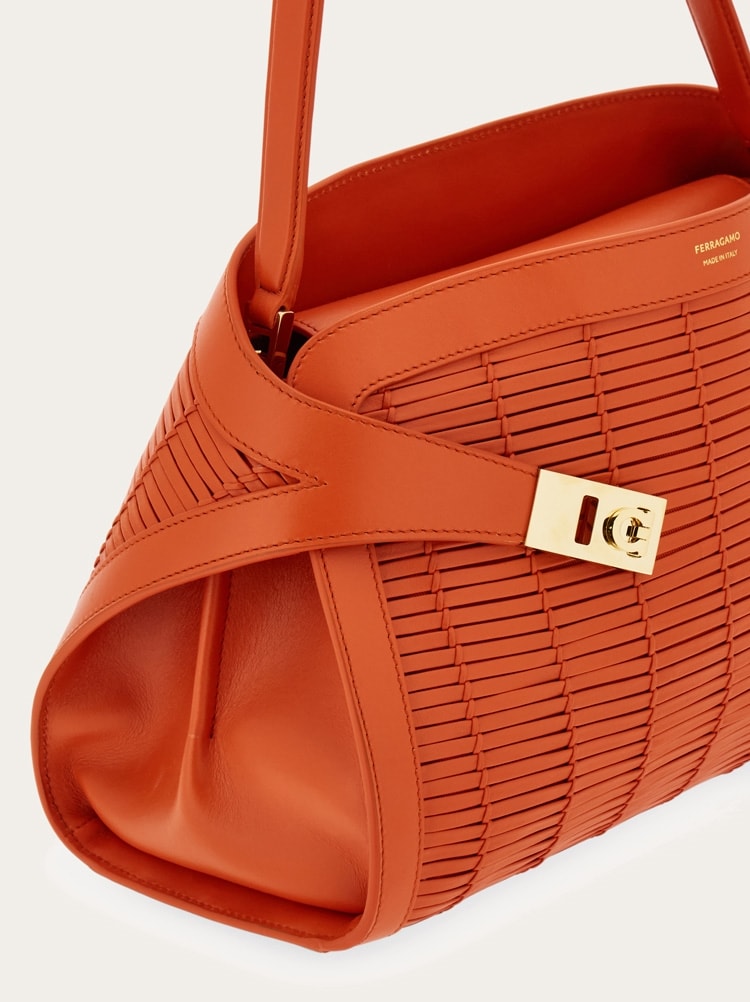 Hug handbag (M) Gallery image 5