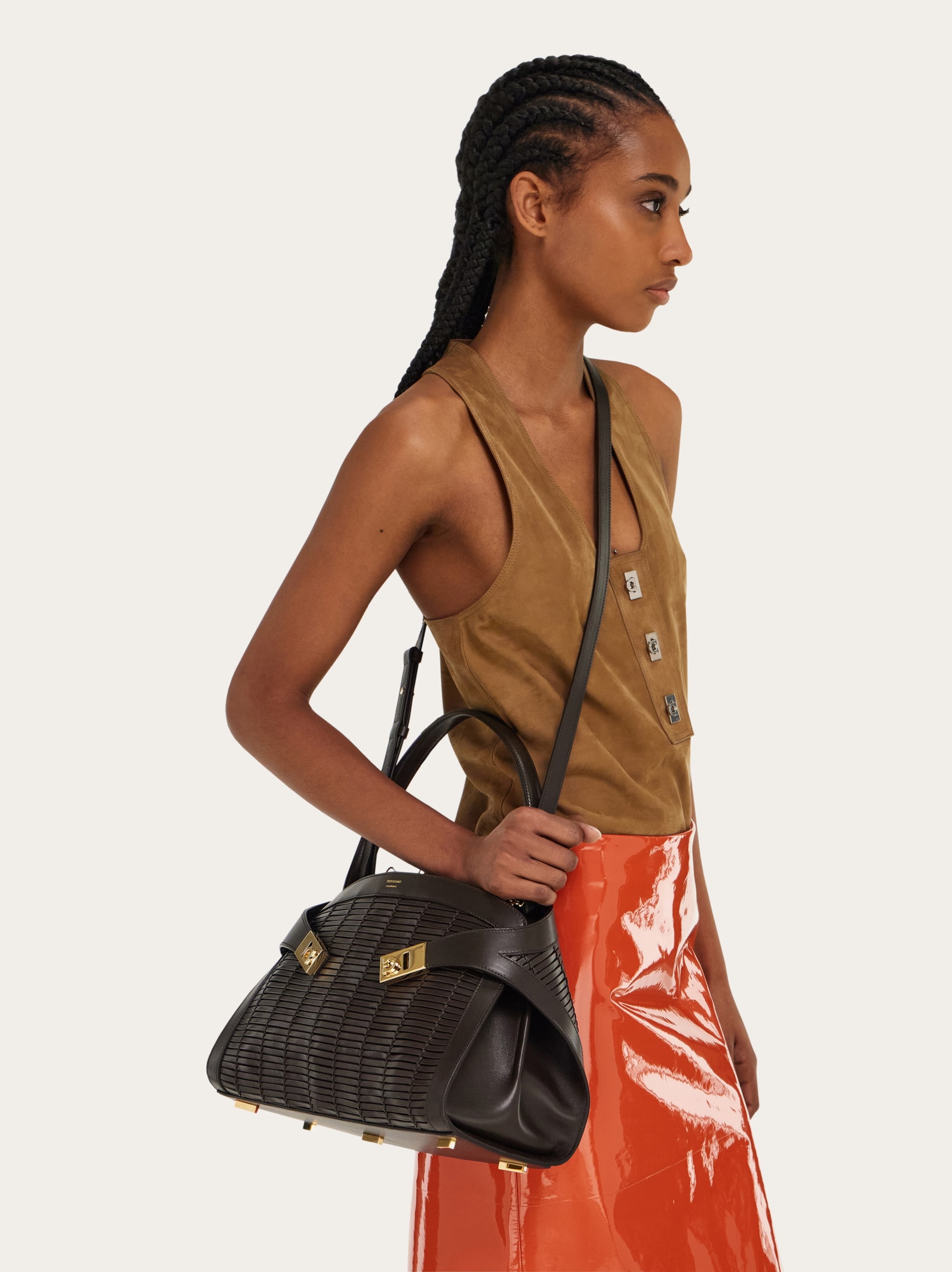 Hug ワンショルダーバッグ(M) - ウィメンズ | Ferragamo