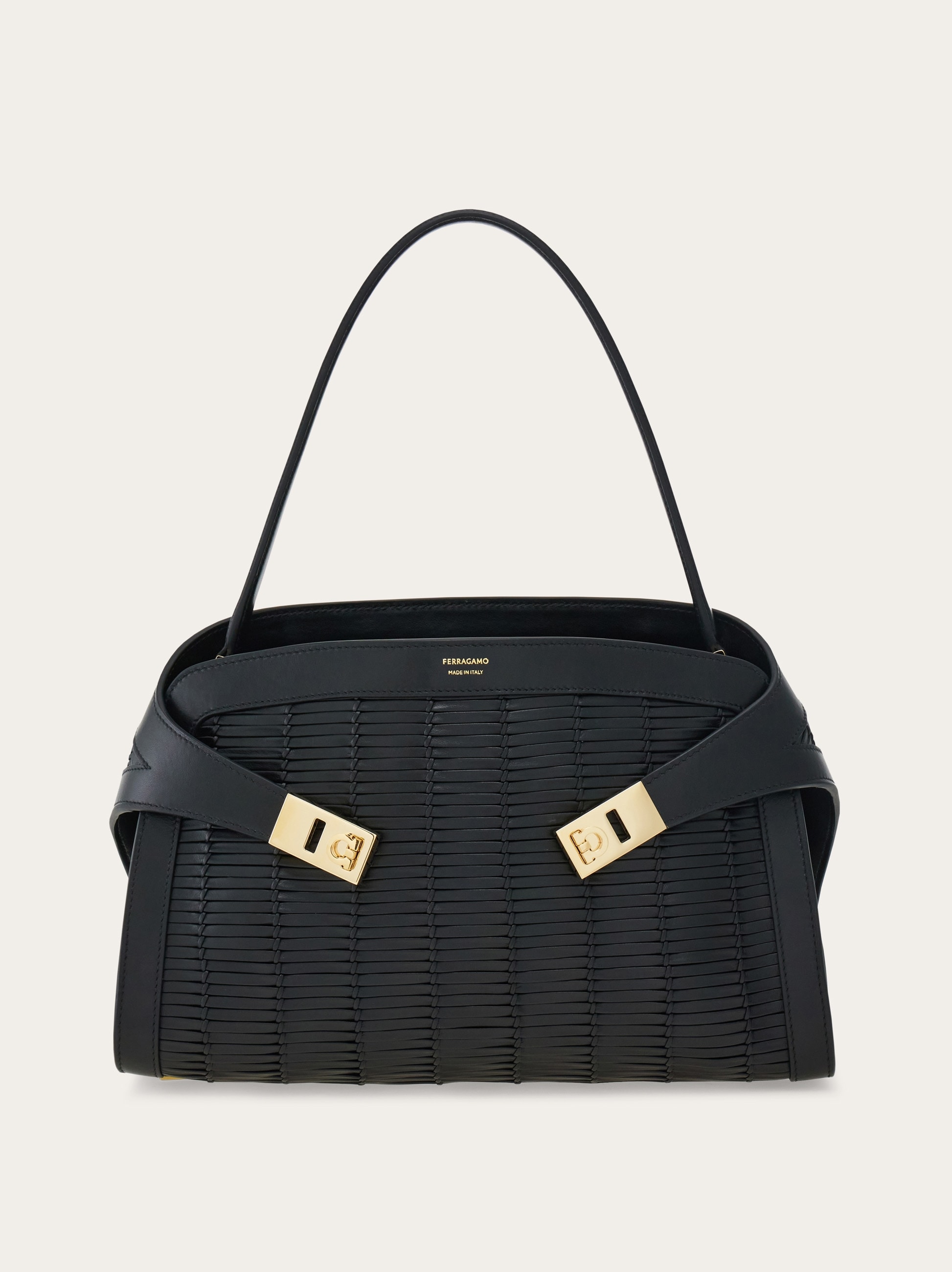 Salvatore Ferragamo ベルベット ショルダーバッグ Hug Soft shoulder bag (M) - Women | Ferragamo