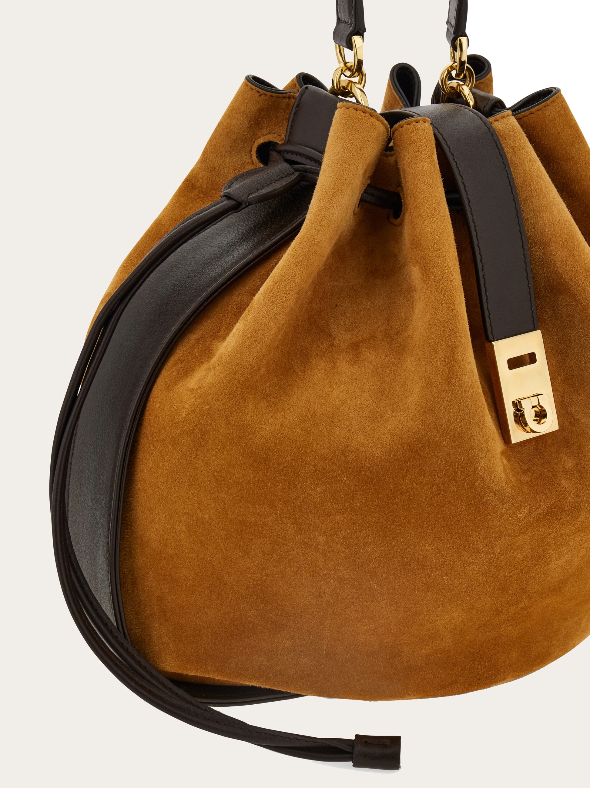 Hug バックル ドローストリングバッグ - ウィメンズ | Ferragamo