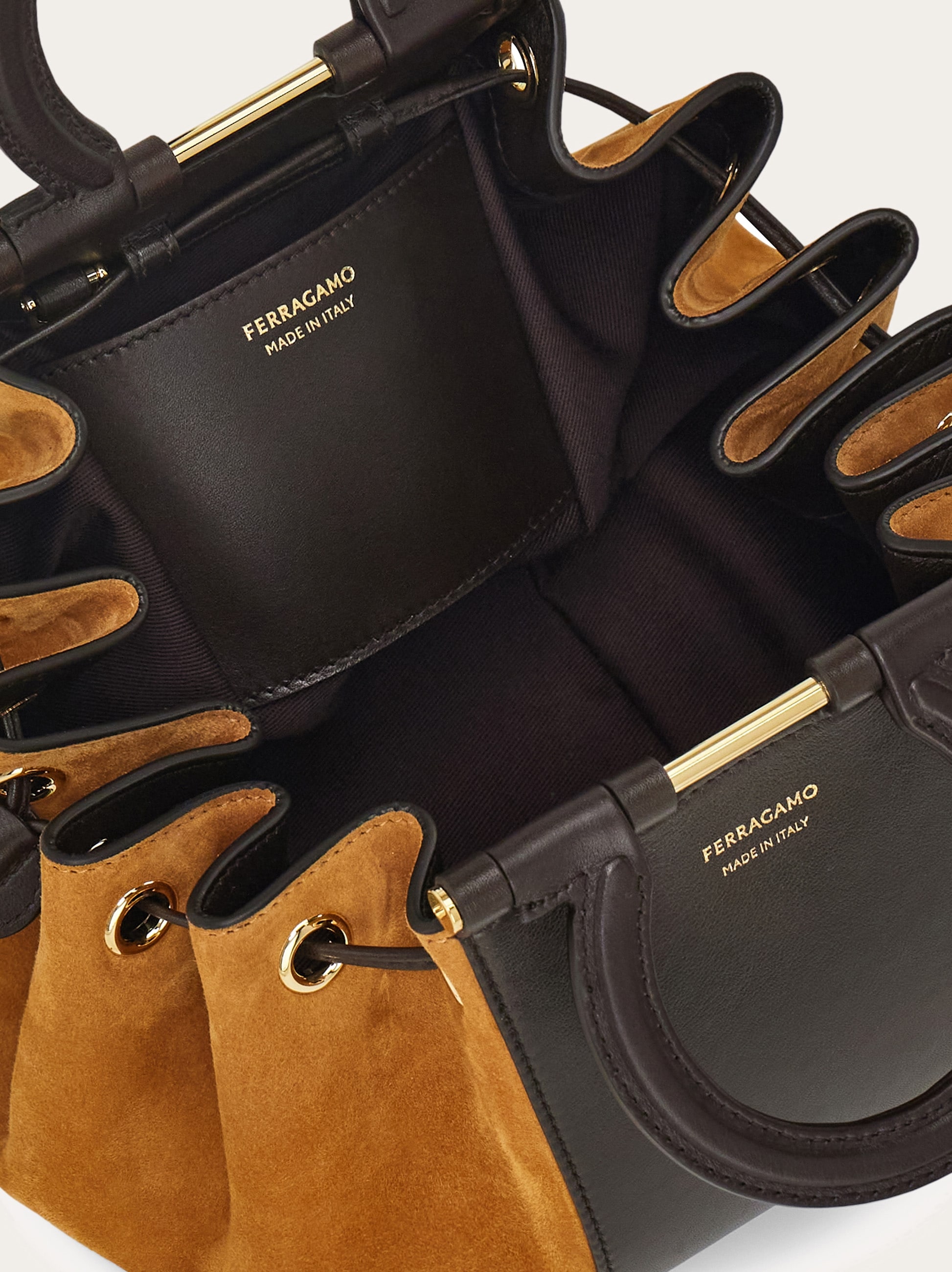 新品 フェラガモ スト―ル ベ−ジュ− ガンチ−ニ ガンチーニ ハンドバッグ - ウィメンズ | Ferragamo