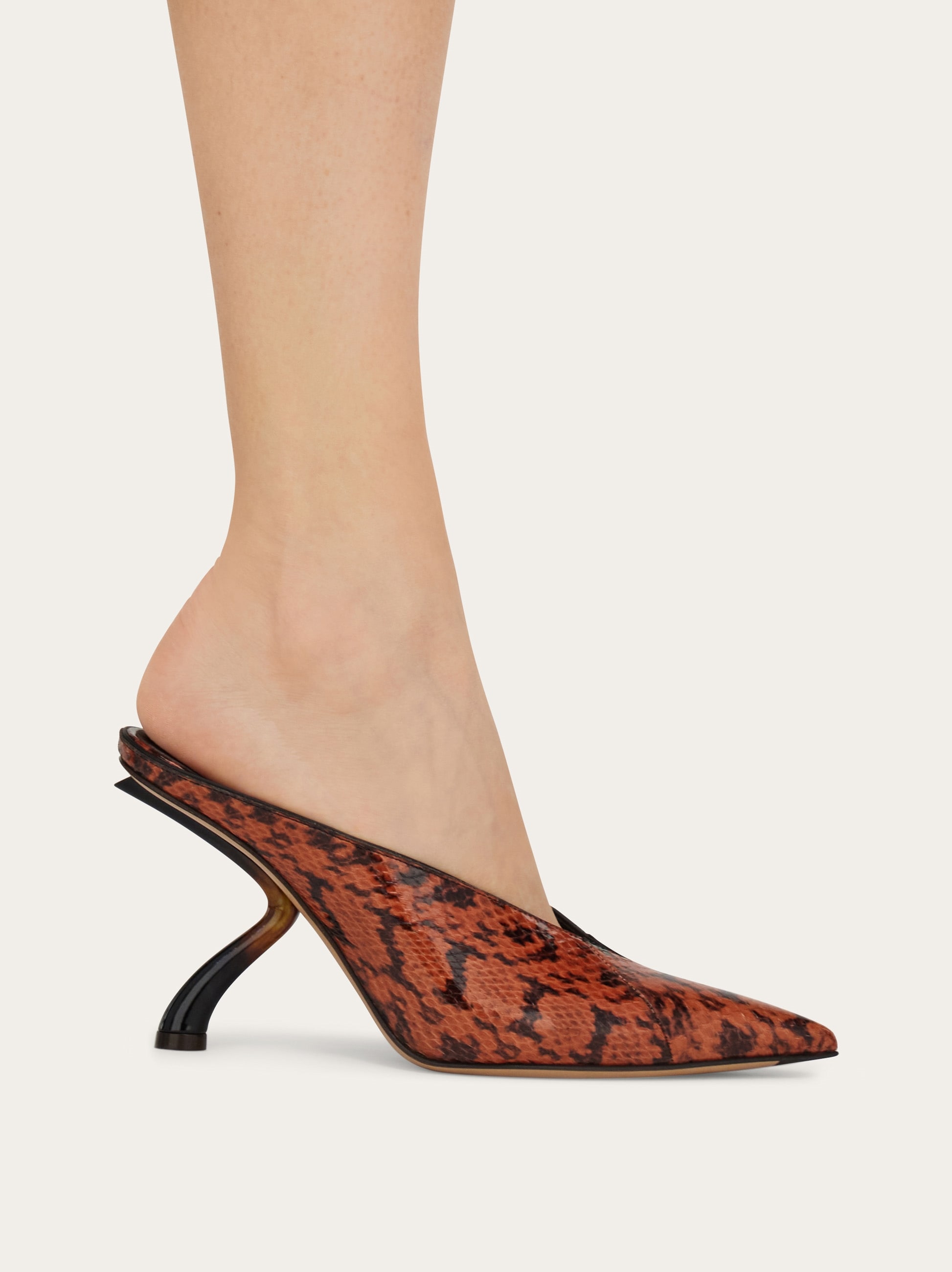 新品SalvatoreFerragamoミュールsize95 26-26.5cm S-shaped heel mule - Women | Ferragamo