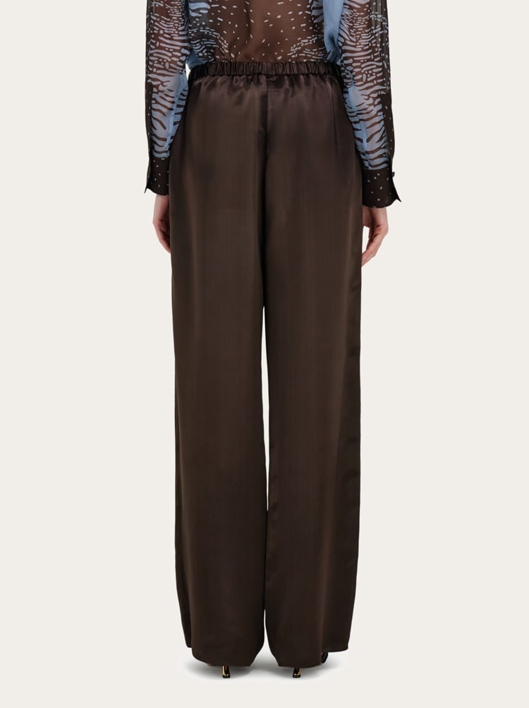 Pantalones fluidos Gallery image 4