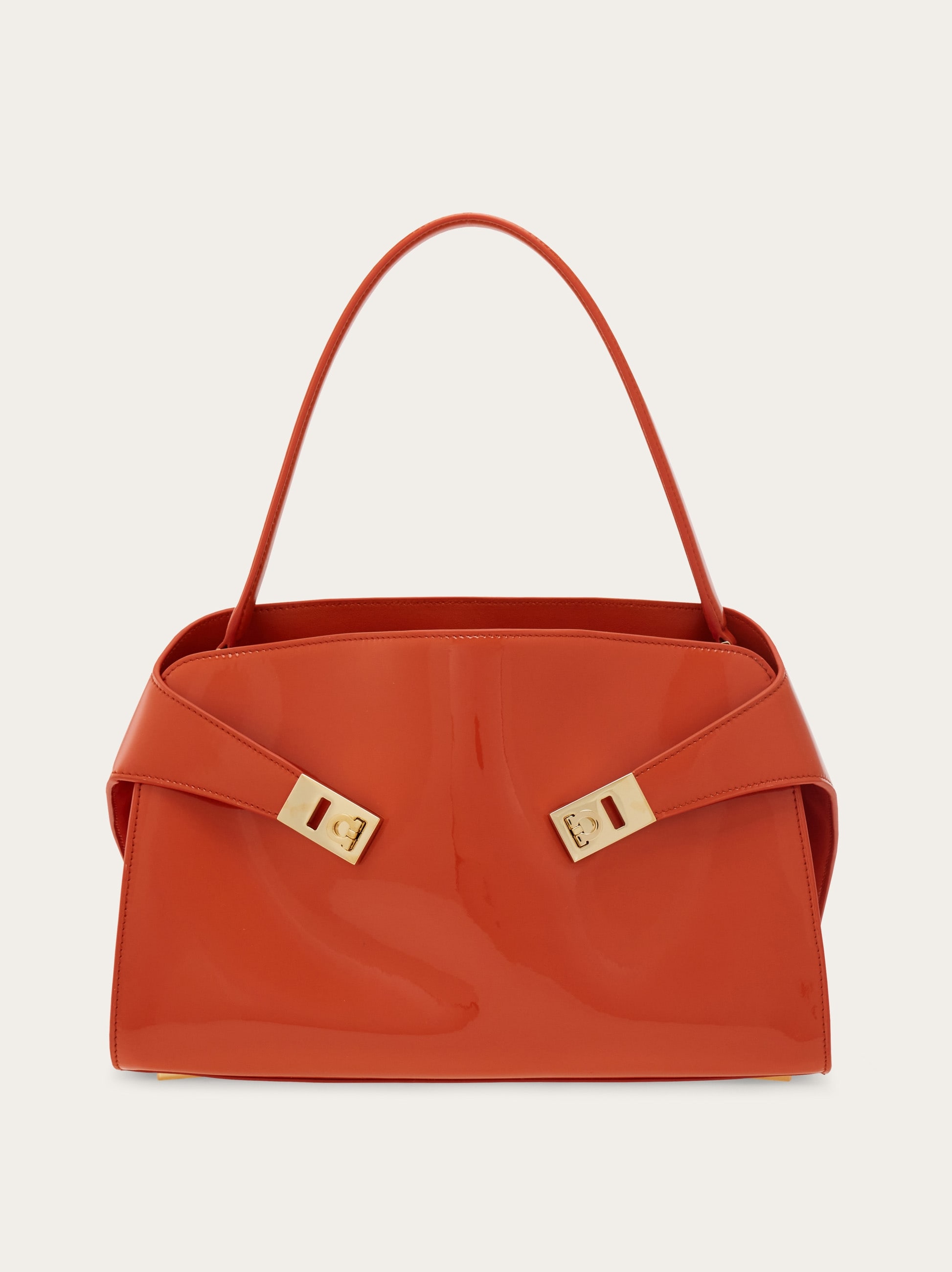 Hug ソフト ワンショルダーバッグ(M) - ウィメンズ | Ferragamo