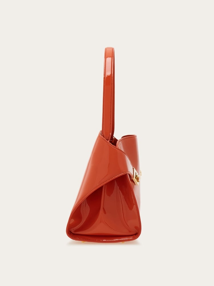 Hug soft shoulder bag (M) Gallery image 2