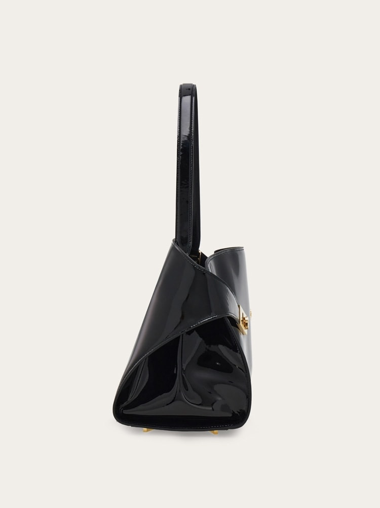 Hug soft shoulder bag (M) Gallery image 2