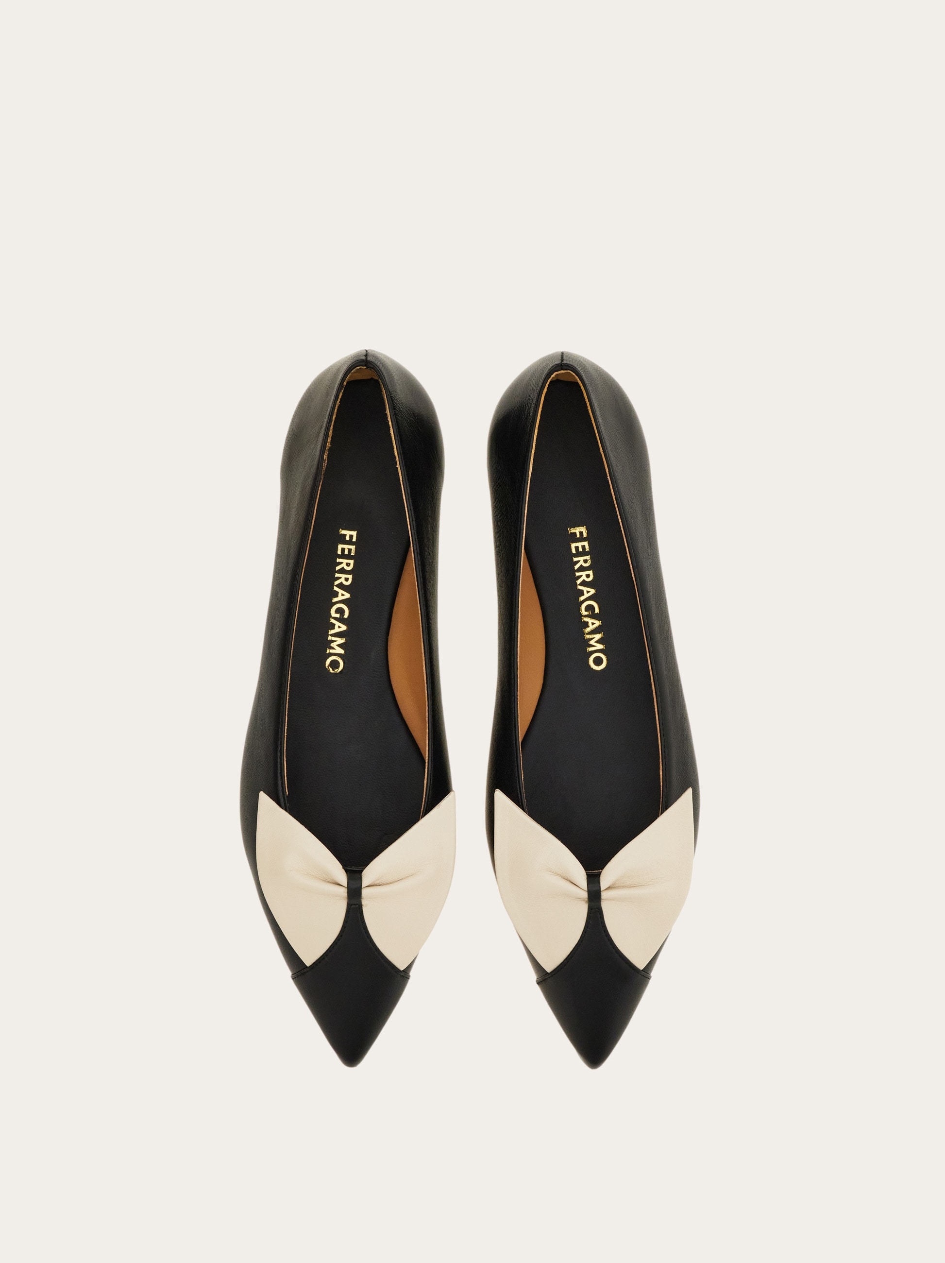 Ferragamoフェラガモ　 黒 リボン付きフラットシューズ　バレリーナ リボン バレエフラットシューズ - ウィメンズ | Ferragamo