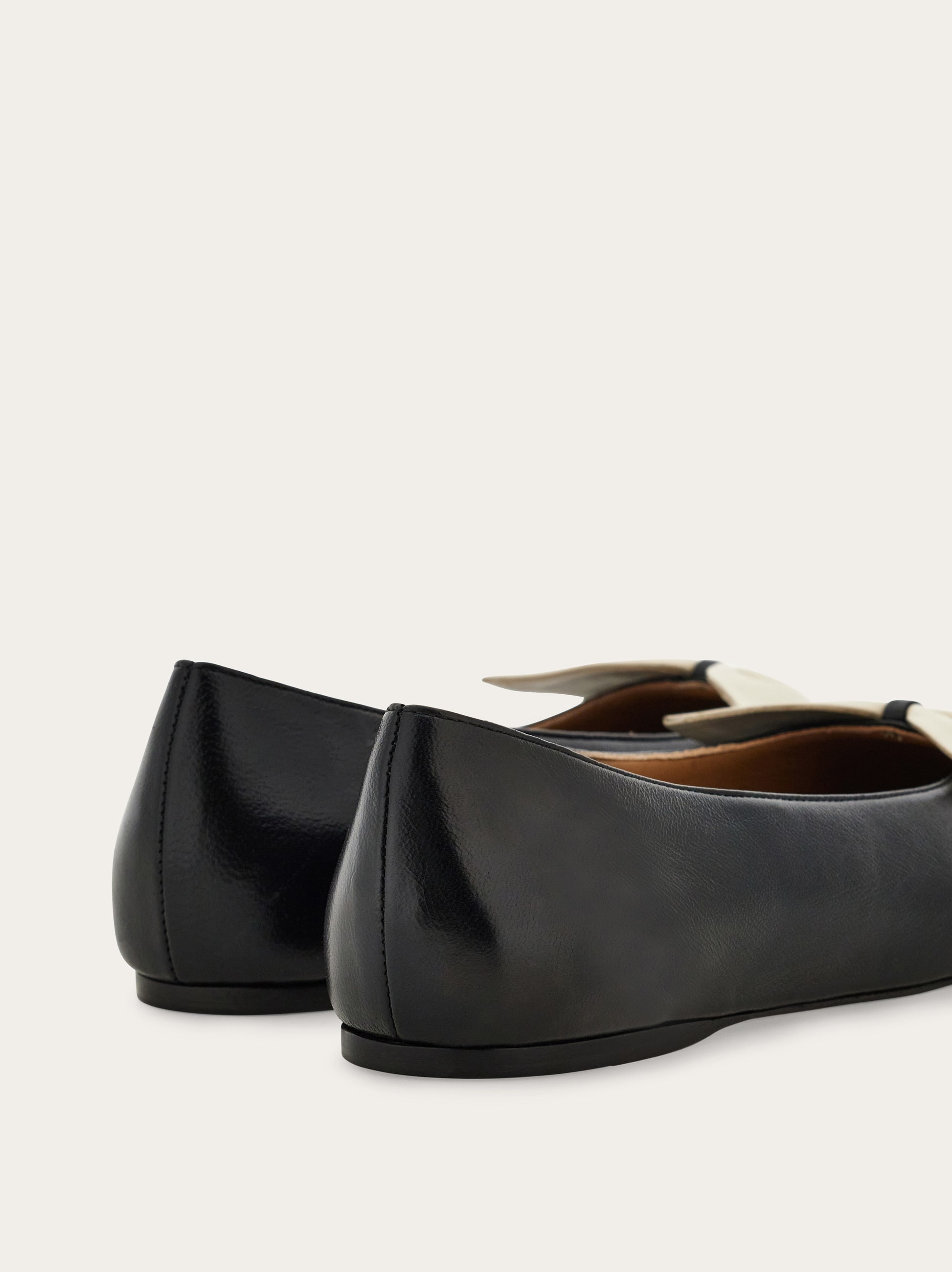 リボン バレエフラットシューズ - ウィメンズ | Ferragamo