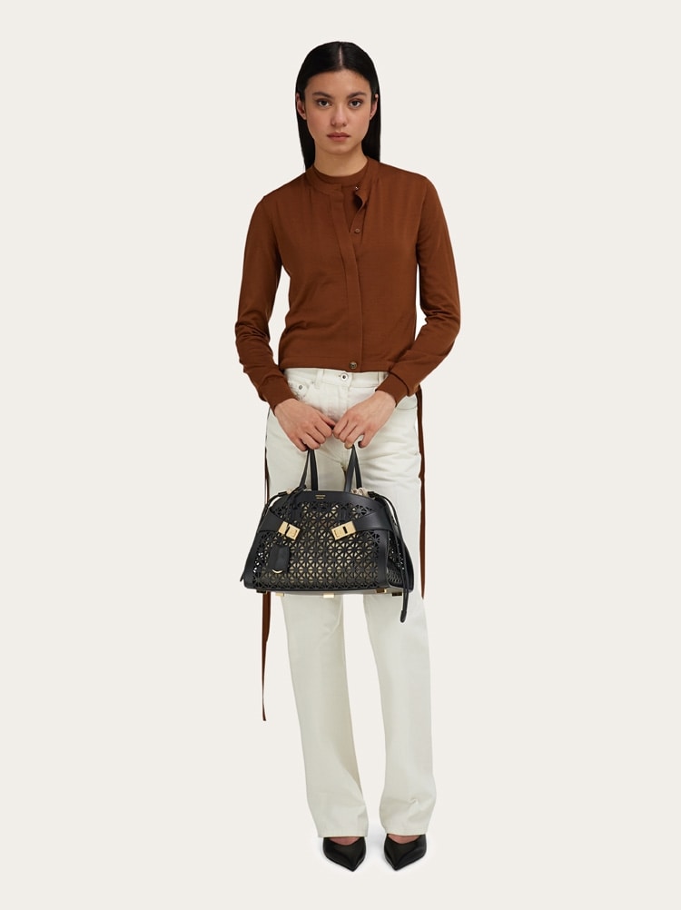 Hug handbag (M) Gallery image 2