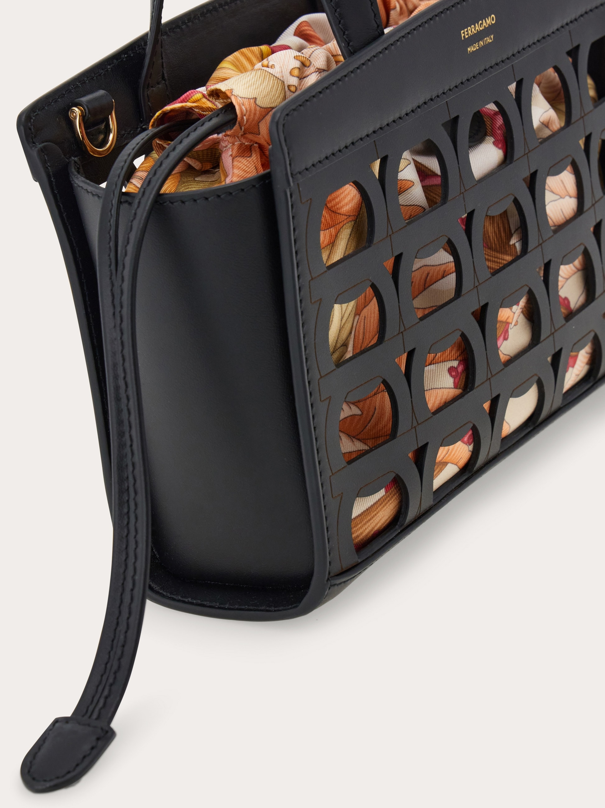 Salvatore Ferragamoバラ　ミニバッグ Mini tote bag - Women | Ferragamo