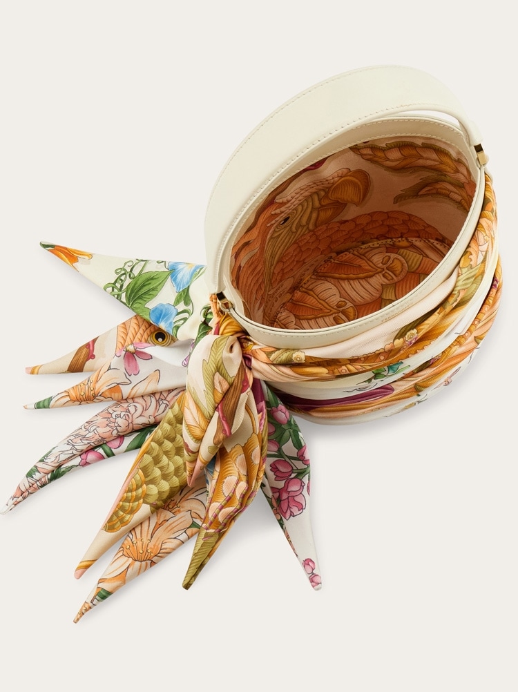 Mini sac seau avec foulard et Gancini Gallery image 5