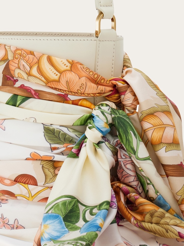 Mini sac seau avec foulard et Gancini Gallery image 6