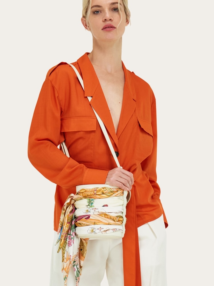 Mini sac seau avec foulard et Gancini Gallery image 8