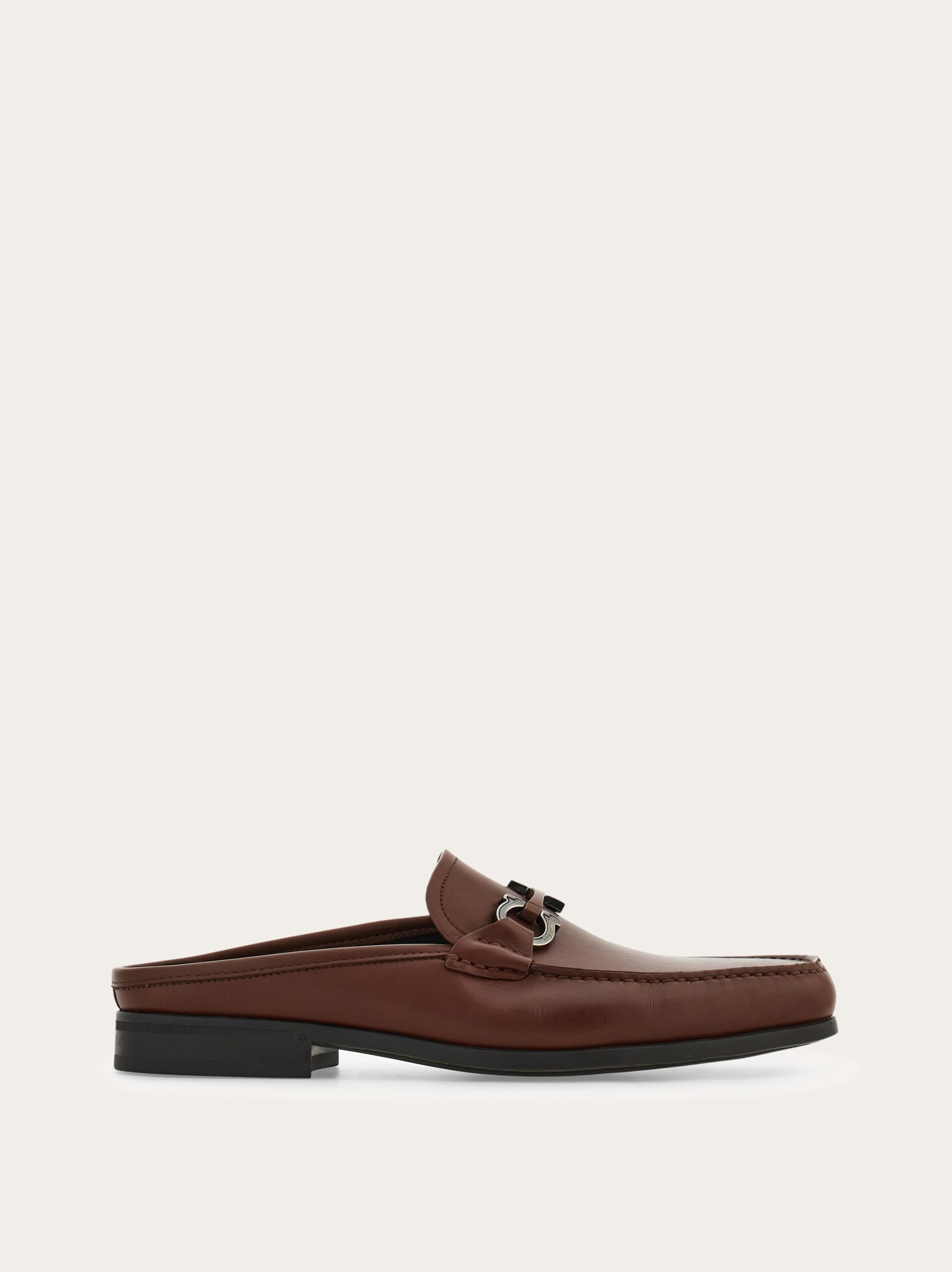 FERRAGAMO ブラウンモカシン（サイズ：８ＥＥ） Gancini ornament mule - Men | Ferragamo