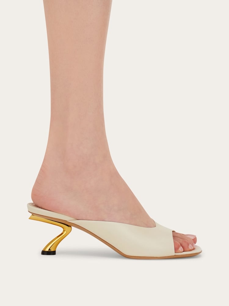 S-shaped heel slide Gallery image 4