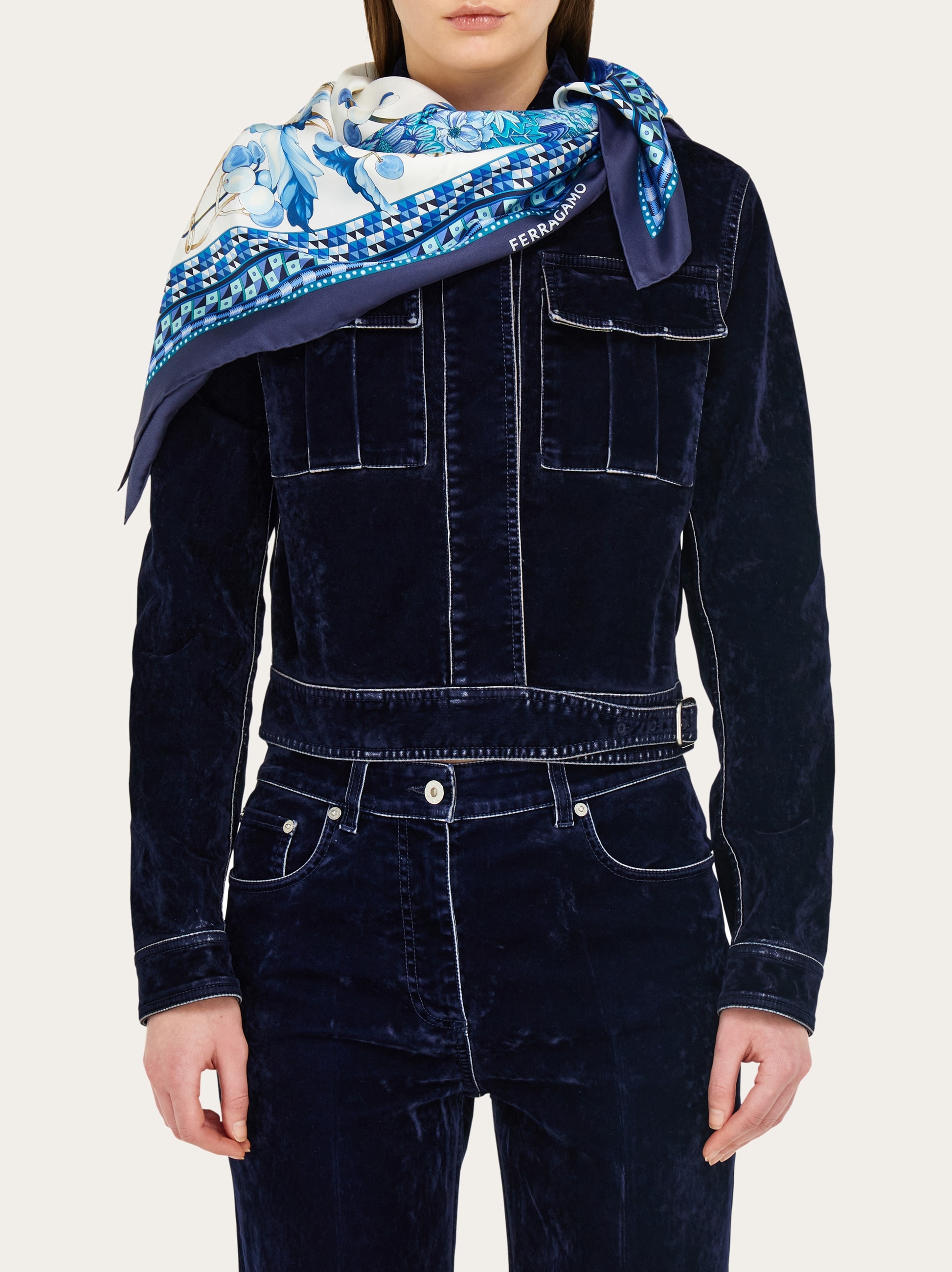 Salvatore Ferragamo 超美品 ブルー系アニマル柄 縦長スカーフ Animals print silk scarf - Women | Ferragamo