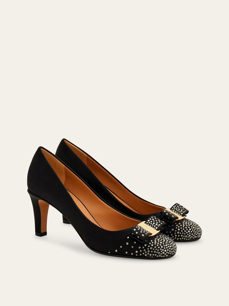 Vara bow pump with crystals Gallery image 2