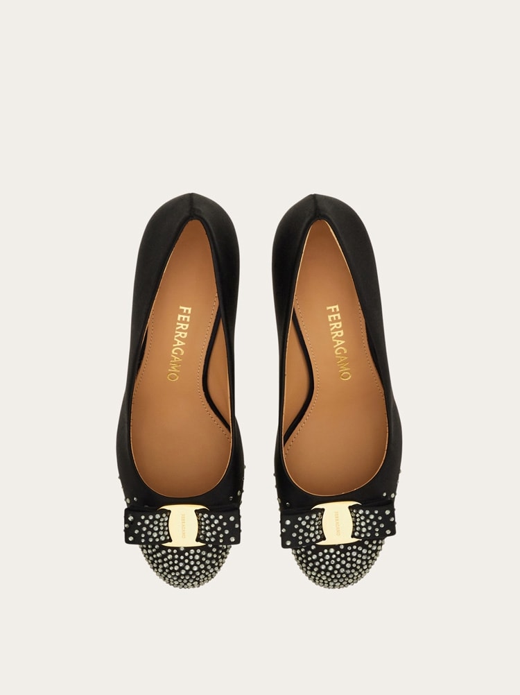 Vara bow pump with crystals Gallery image 3