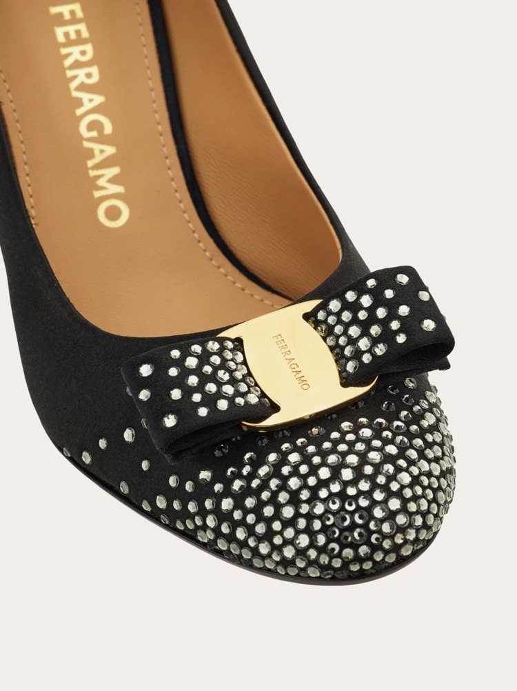 Vara bow pump with crystals Gallery image 6