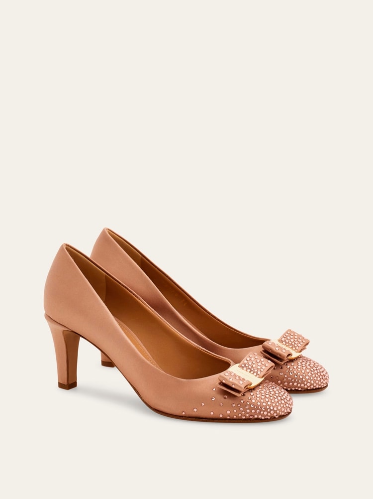 Vara bow pump with crystals Gallery image 2