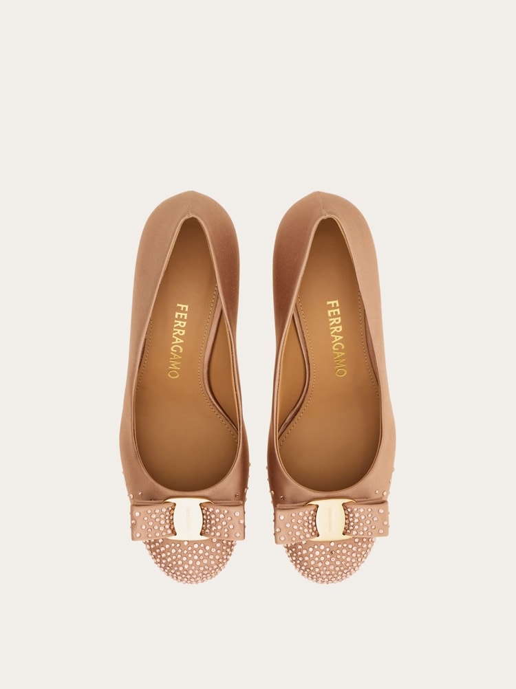 Vara bow pump with crystals Gallery image 3