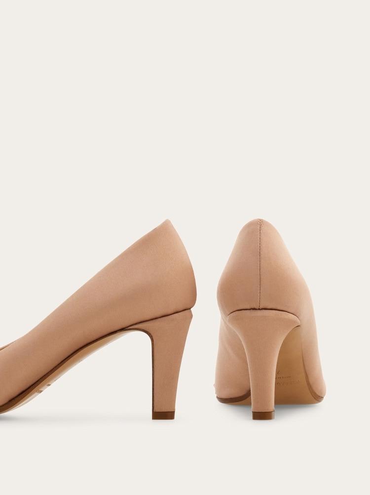 Vara bow pump with crystals Gallery image 5