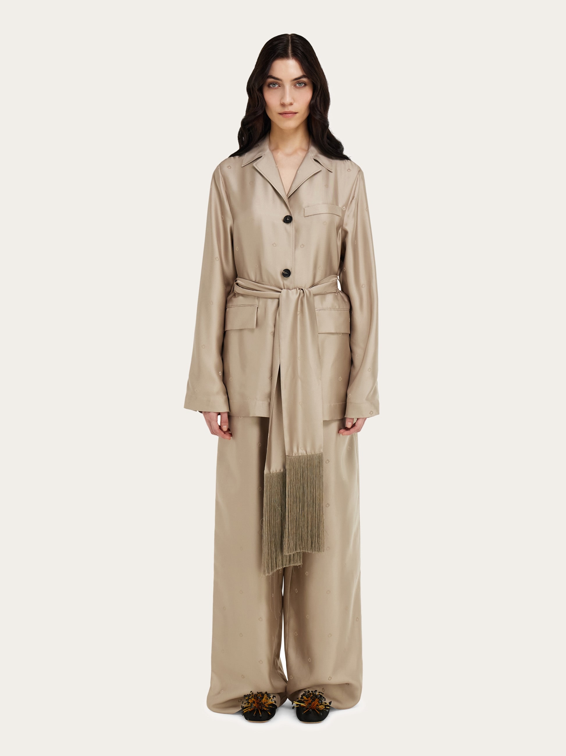【大きいサイズ】Ferragamo テーラードジャケット 白 48 銀プレート Silk over shirt - Women | Ferragamo