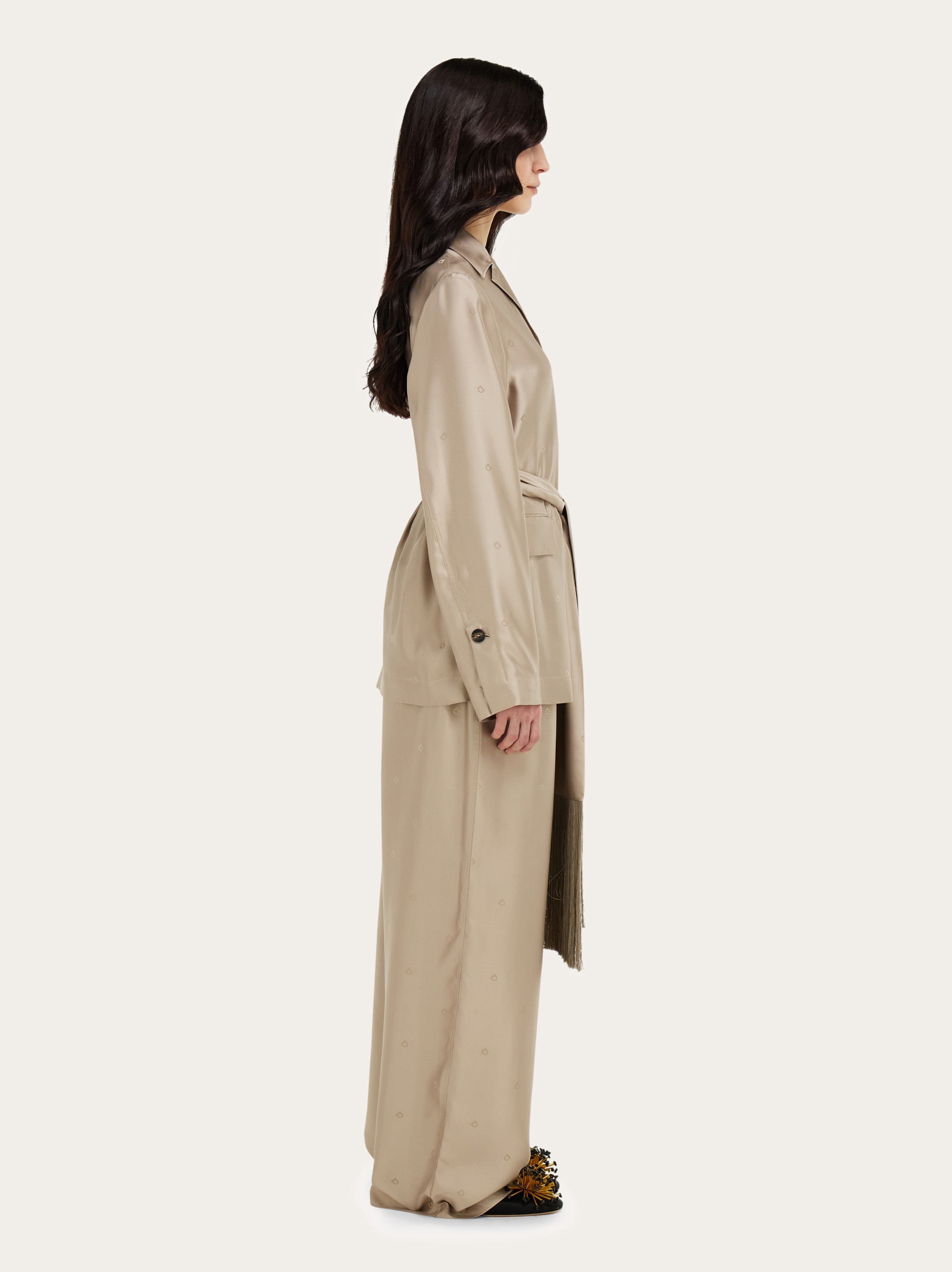 【大きいサイズ】Ferragamo テーラードジャケット 白 48 銀プレート Silk over shirt - Women | Ferragamo