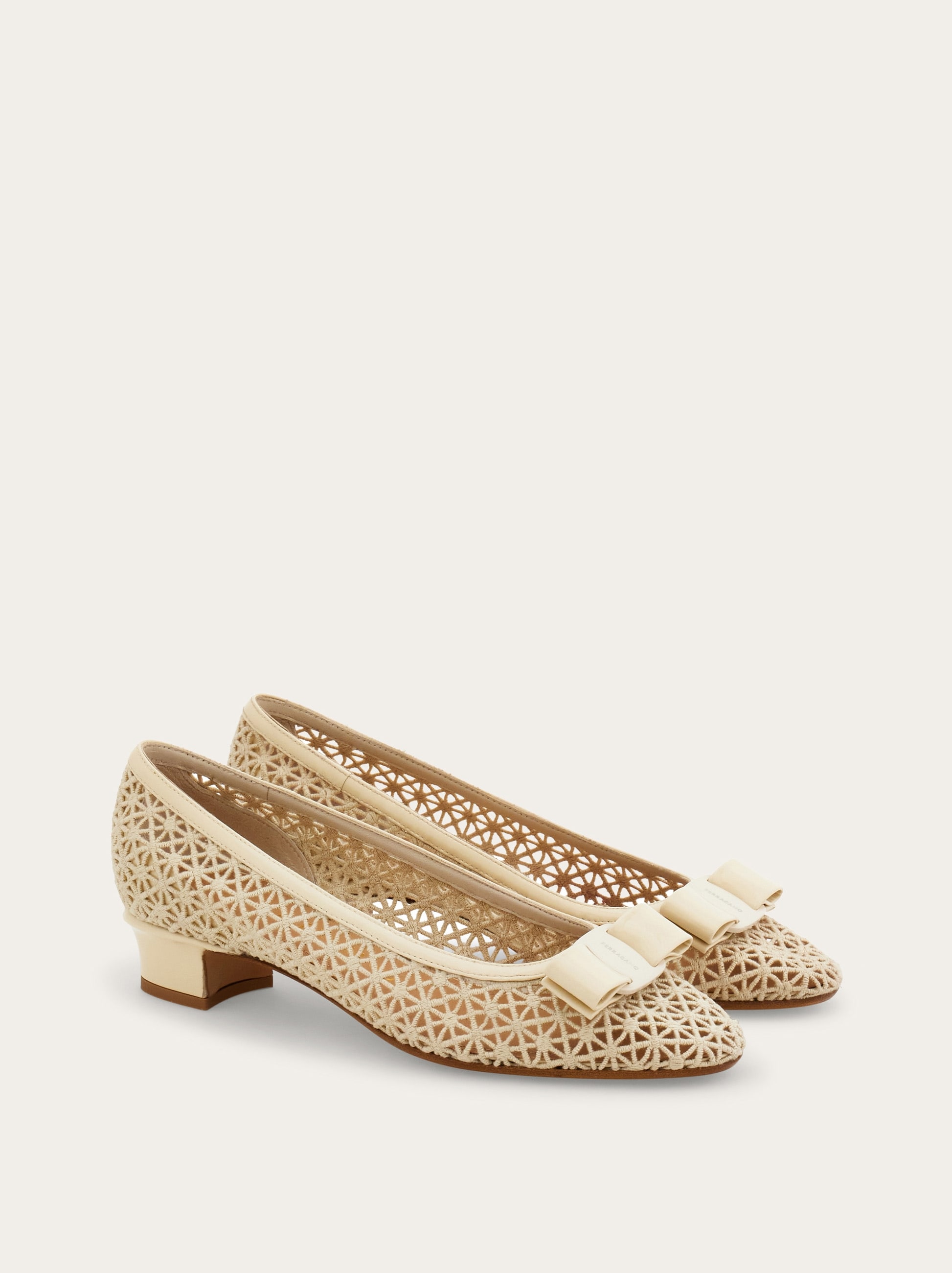 Salvatore Ferragamo フラットパンプス　ヴァラリボン　23.5 ヴァラ リボン パンプス - ウィメンズ | Ferragamo