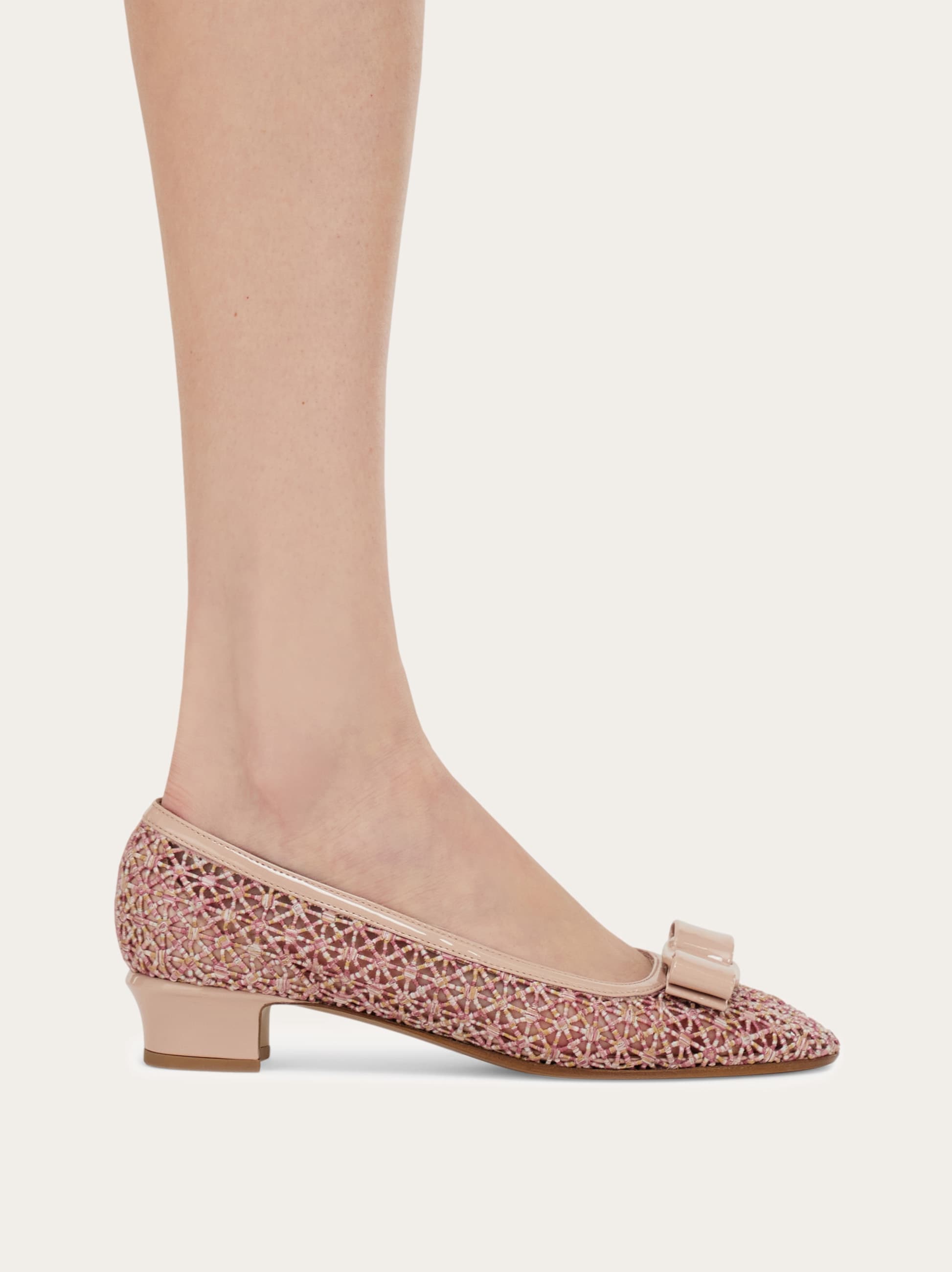 ヴァラ リボン パンプス - ウィメンズ | Ferragamo ヴァラ リボン パンプス - ウィメンズ | Ferragamo
