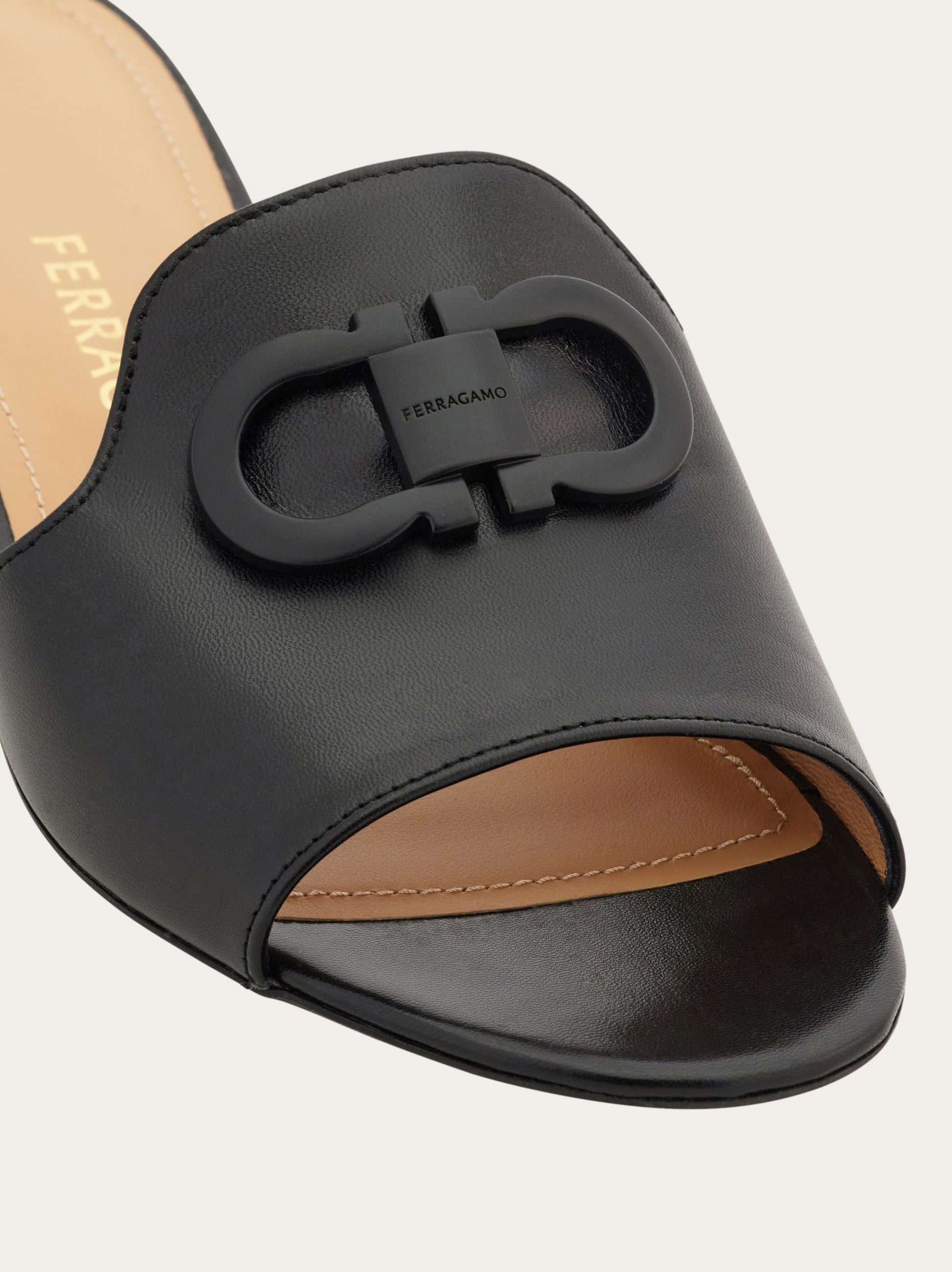 トップス salvatoreFerragamo Gancini ornament slide - Women | Ferragamo