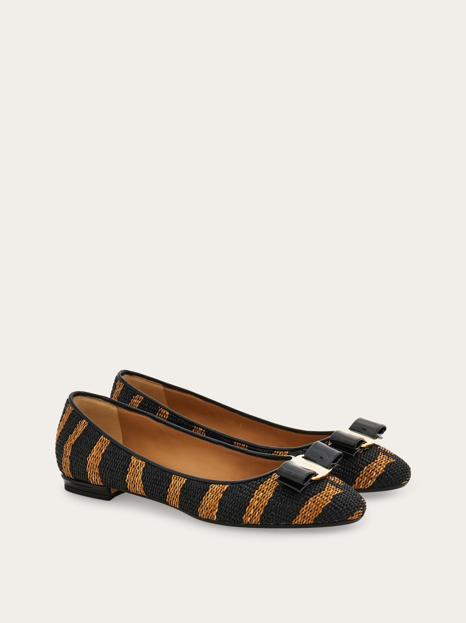 ヴァラ リボン バレエフラット - ウィメンズ | Ferragamo
