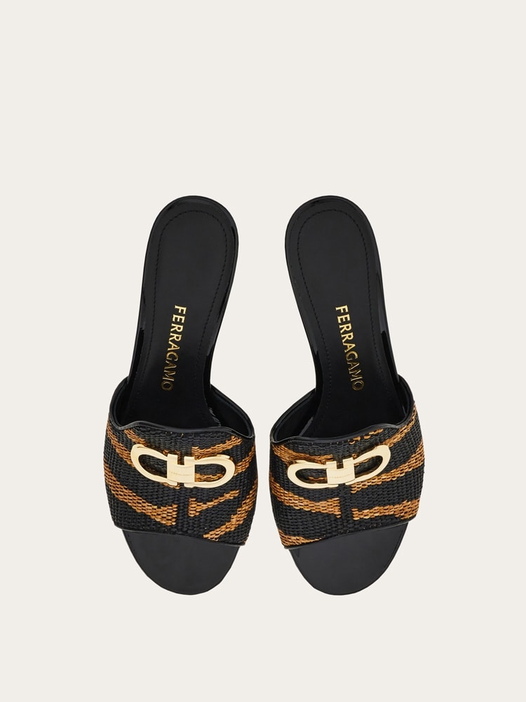 Gancini ornament mid-heel Slide Gallery image 3