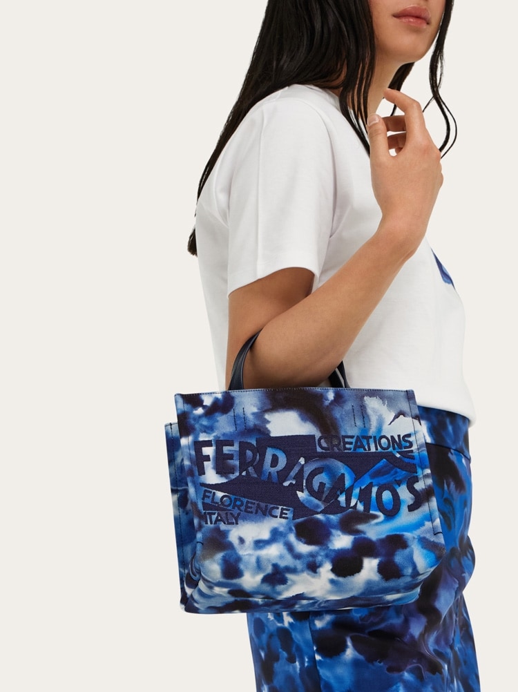 Carnation print tote bag (M) Gallery image 3