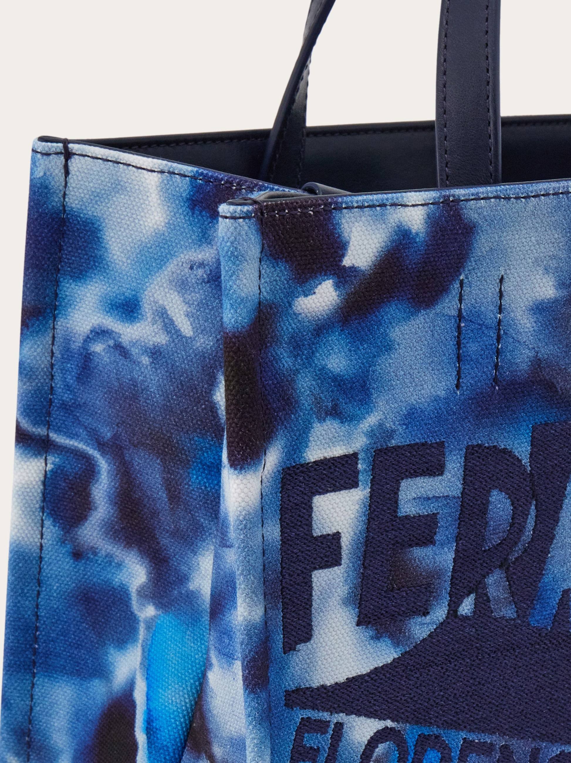 ロゴ トートバッグ (M) - ウィメンズ | Ferragamo