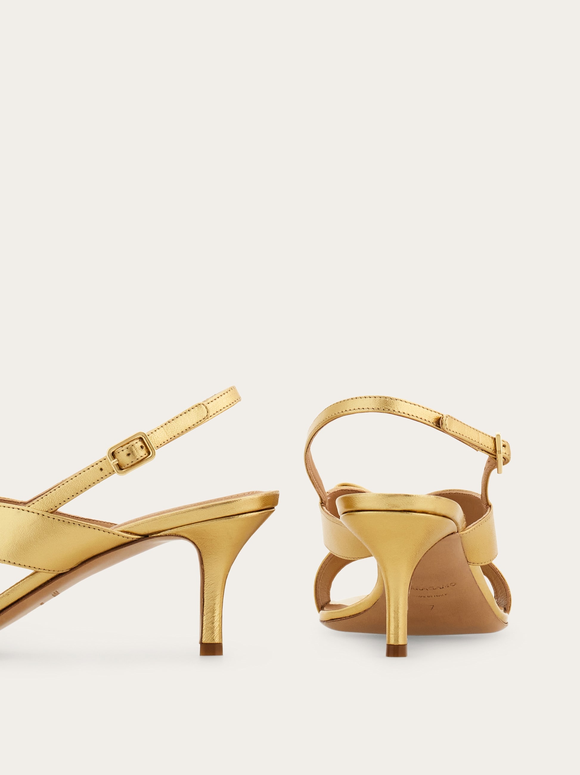ヴァラ リボン サンダル - ウィメンズ | Ferragamo