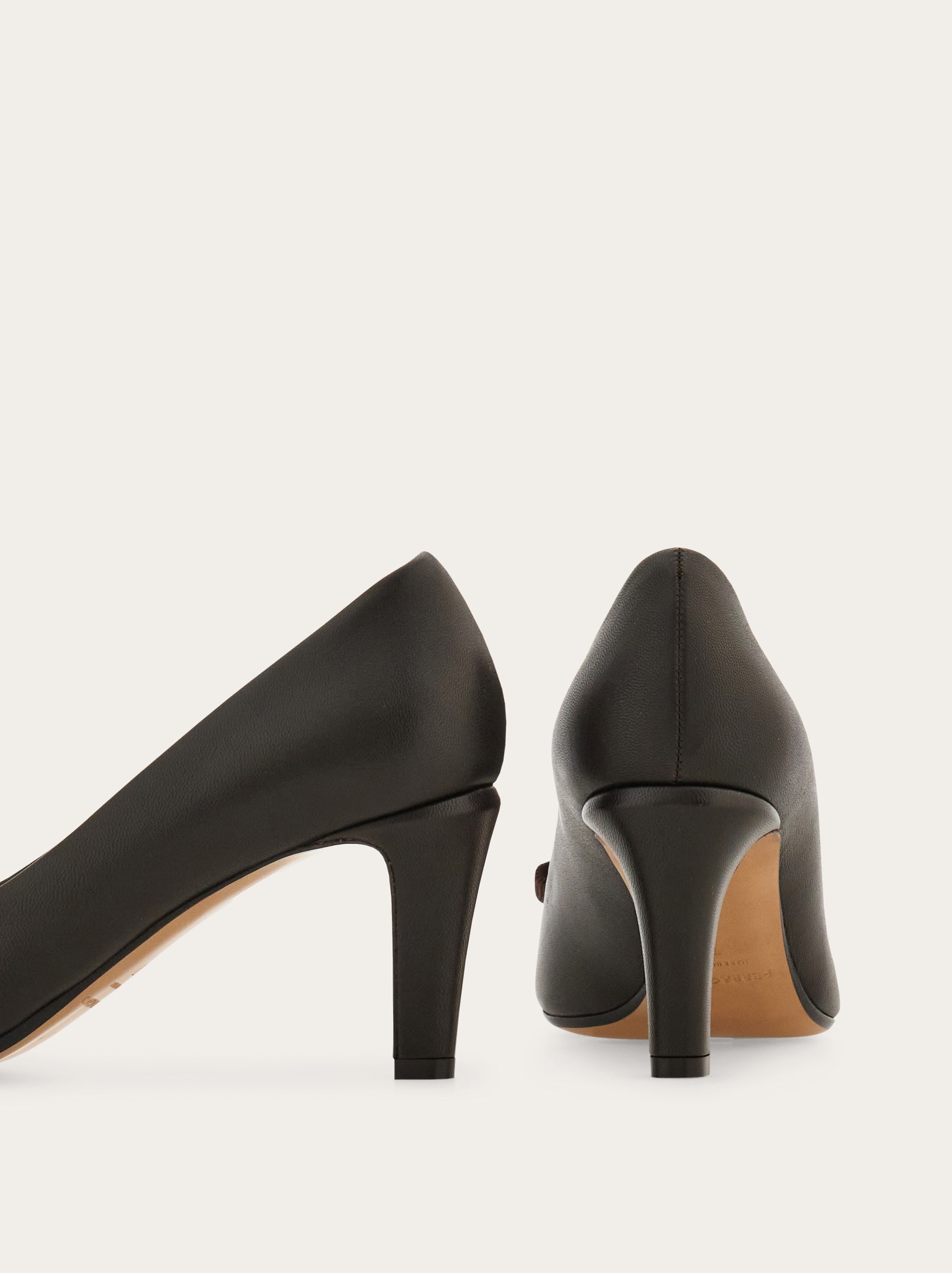 Vara bow pump - Women | Ferragamo