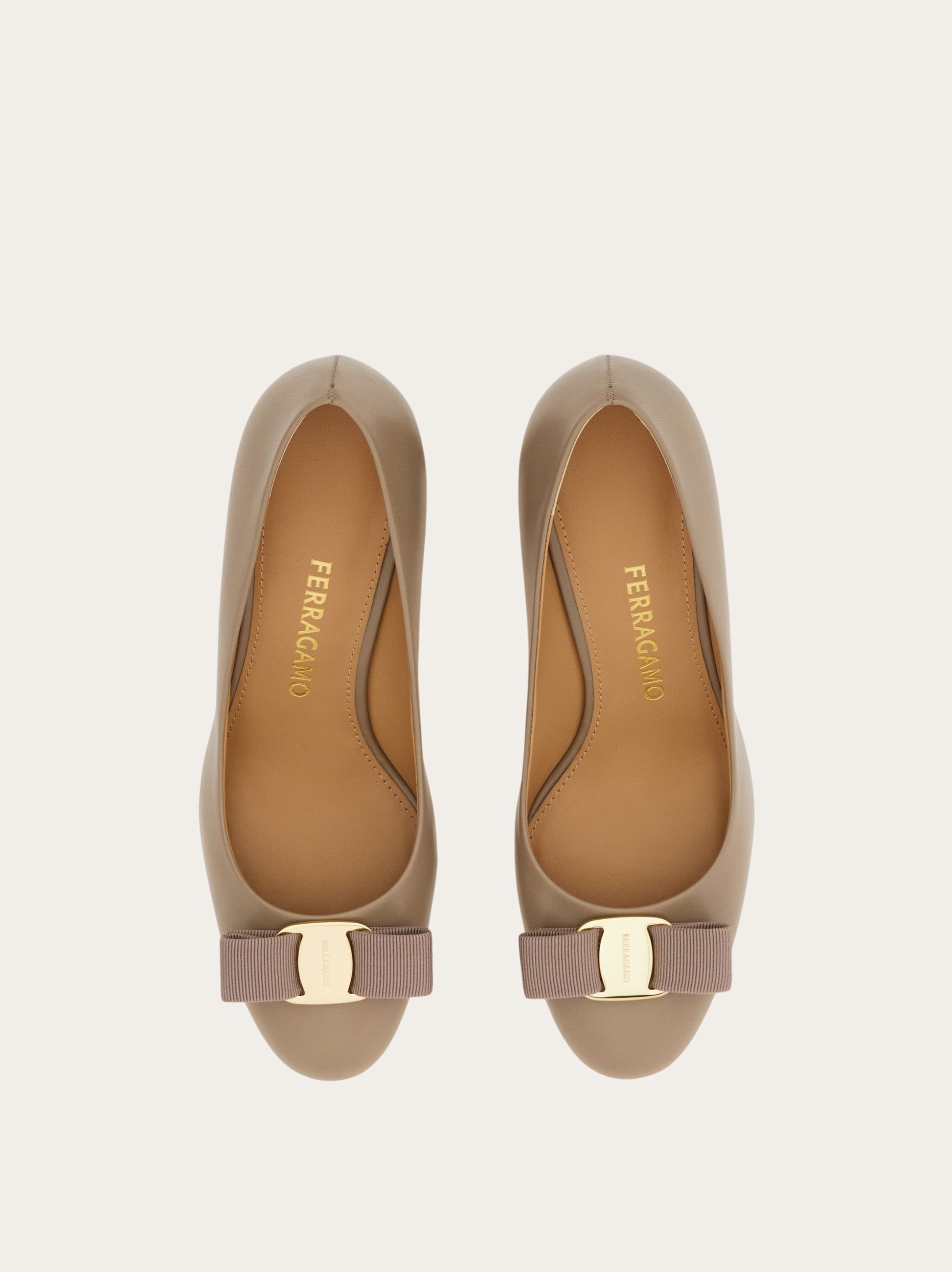 ヴァラ リボン パンプス - ウィメンズ | Ferragamo