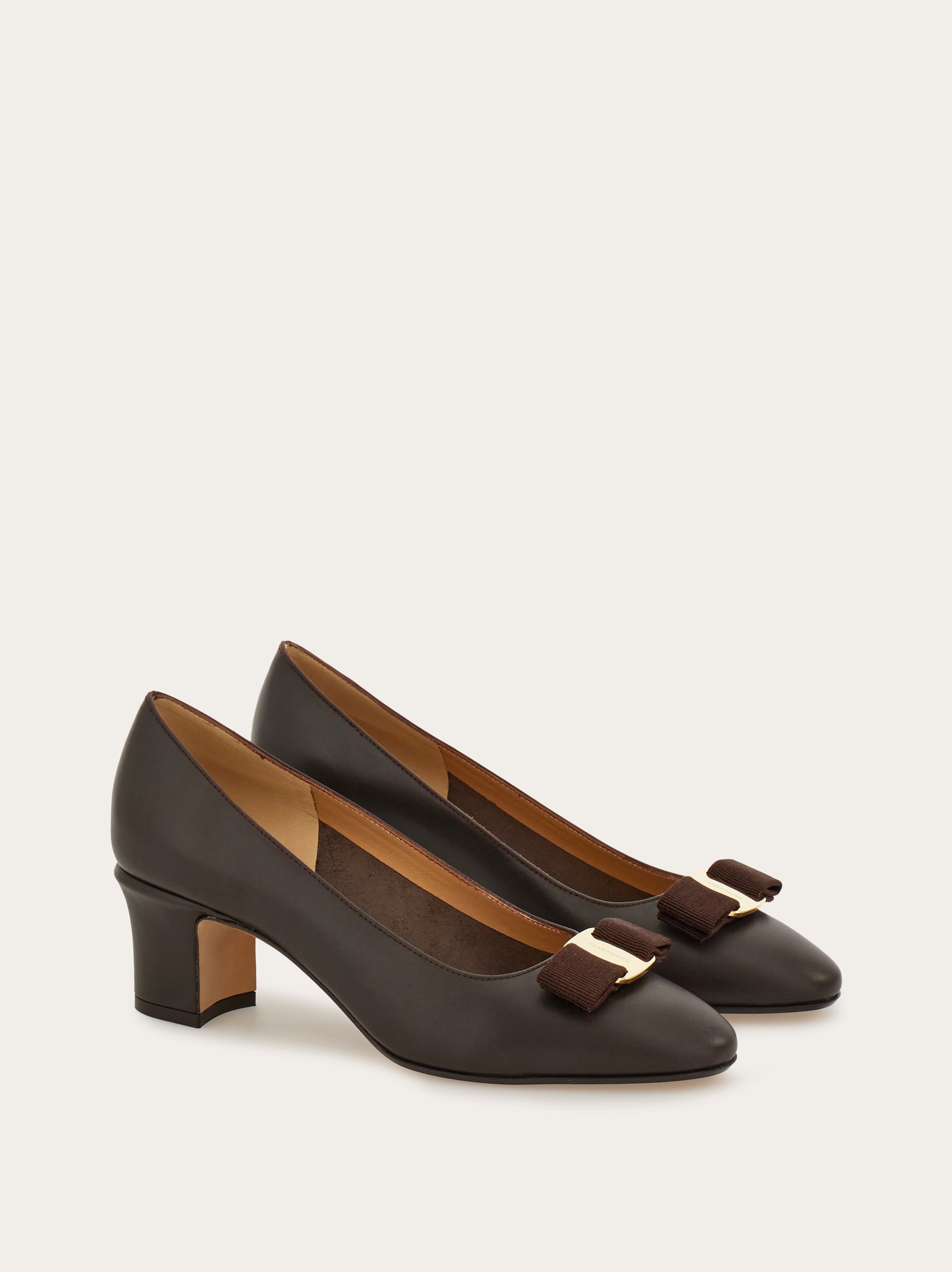 ヴァラ リボン パンプス - ウィメンズ | Ferragamo
