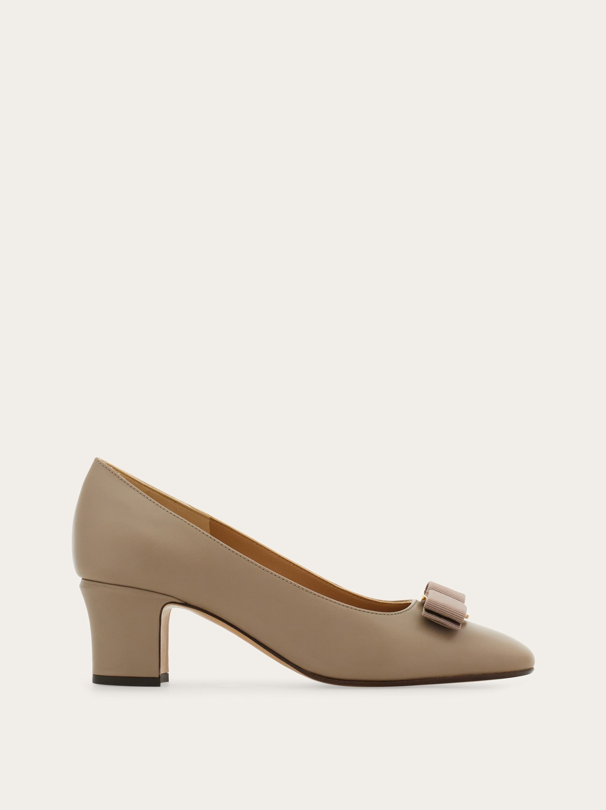 ヴァラ リボン パンプス - ウィメンズ | Ferragamo