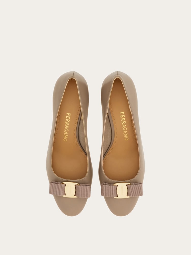 Vara bow block heel pump Gallery image 3